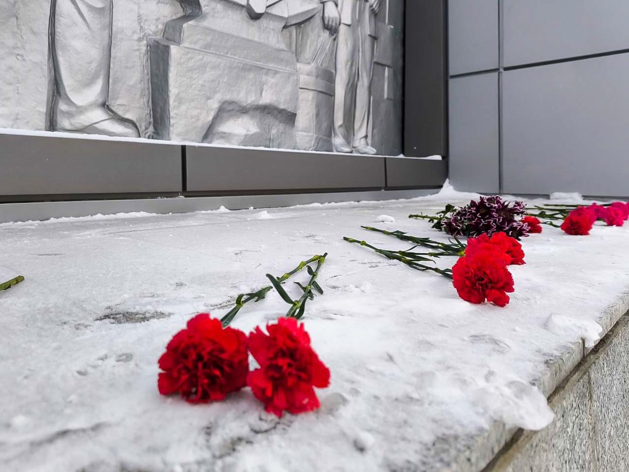 День героев Отечества – митинг на площади Победы.